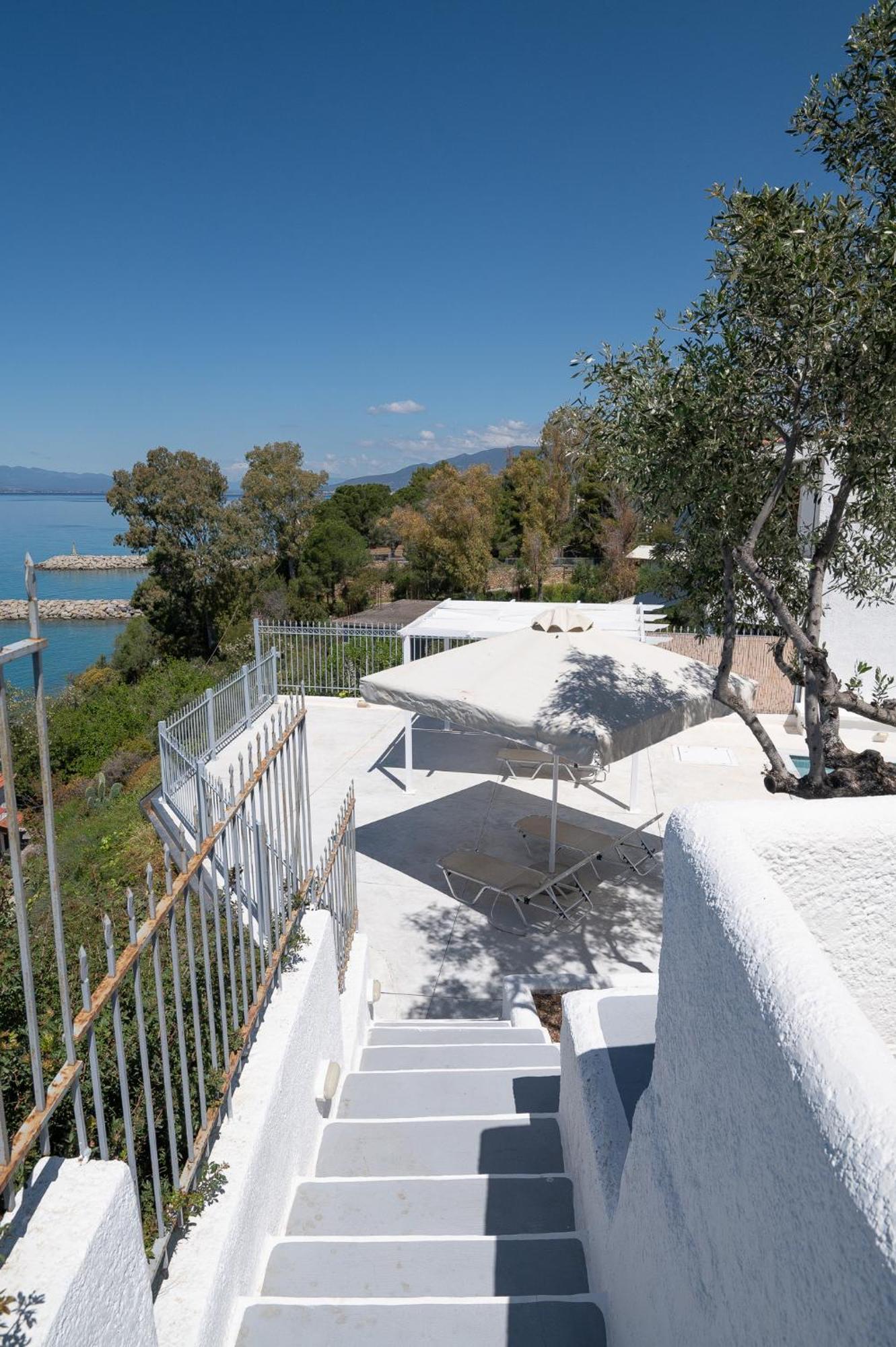 Pouletis Family Apartments - Akroyali Seaview Getaways Kalamata Exterior foto