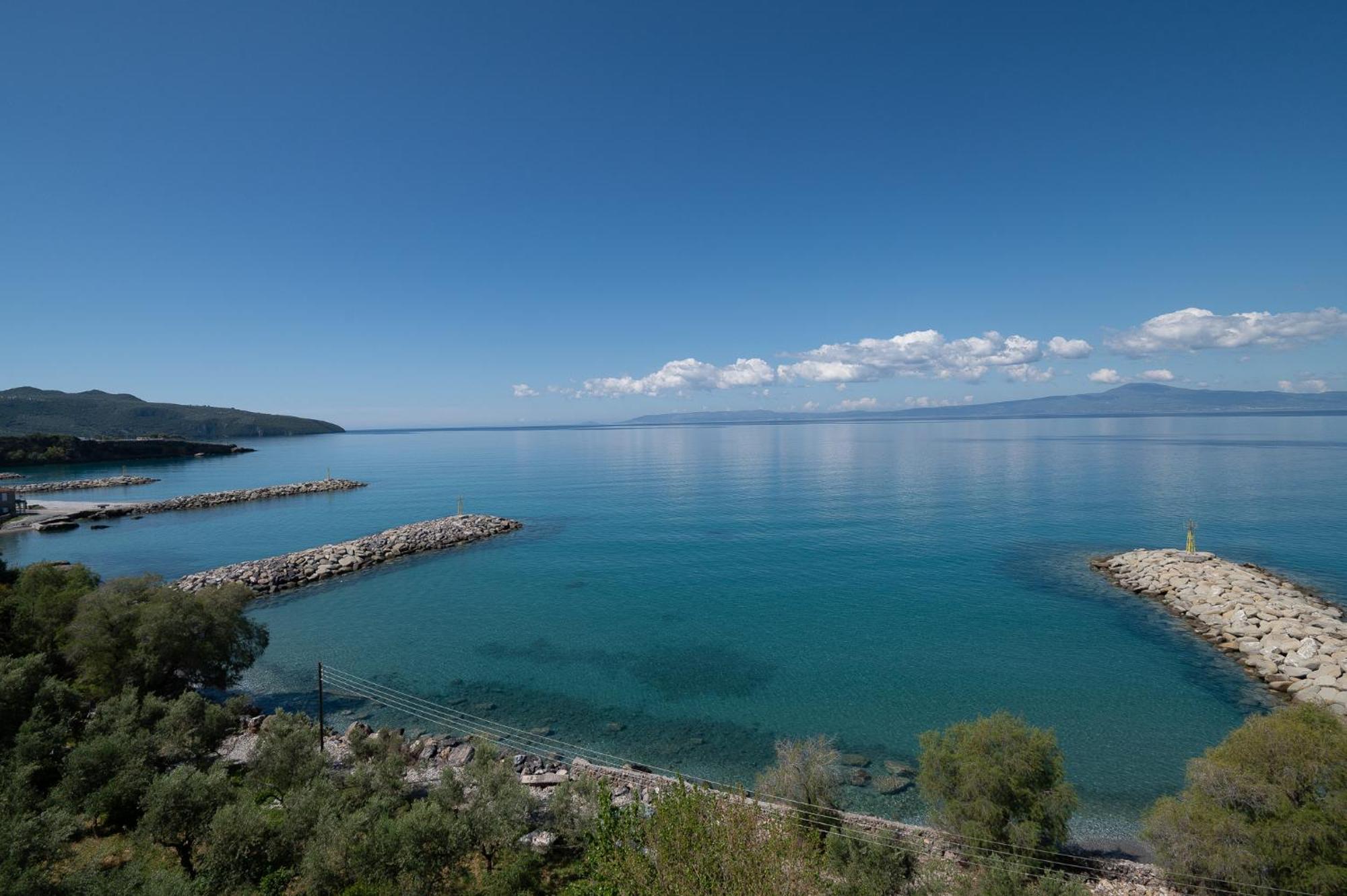 Pouletis Family Apartments - Akroyali Seaview Getaways Kalamata Exterior foto