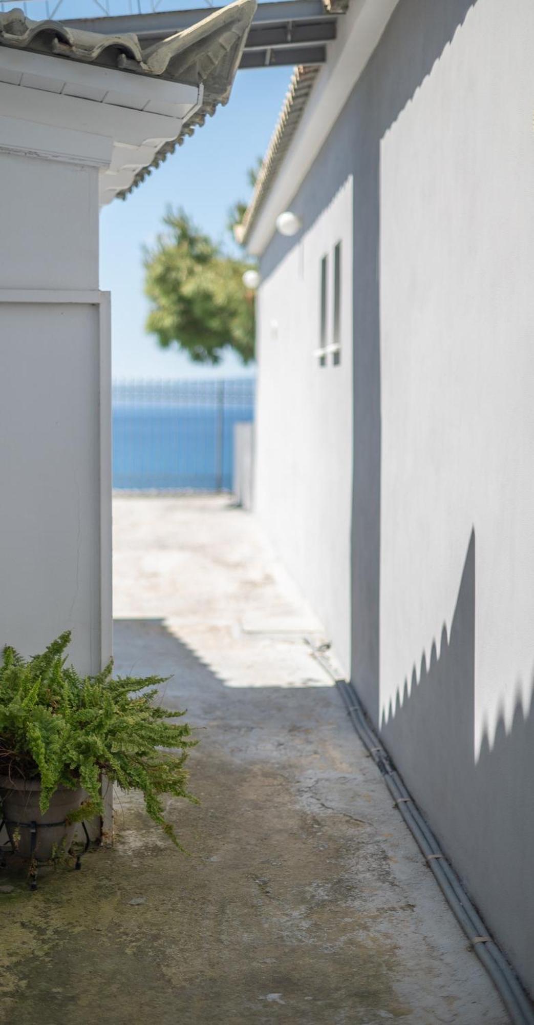Pouletis Family Apartments - Akroyali Seaview Getaways Kalamata Exterior foto