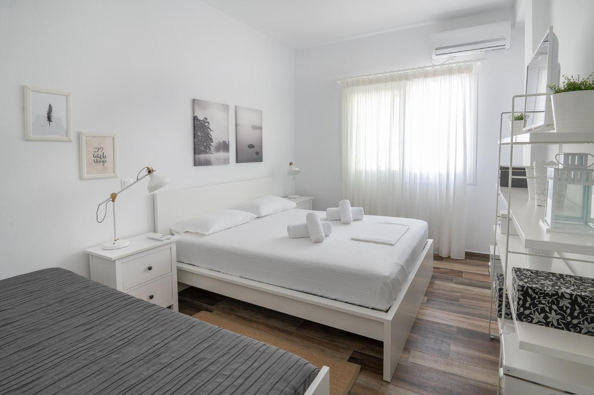 Pouletis Family Apartments - Akroyali Seaview Getaways Kalamata Exterior foto