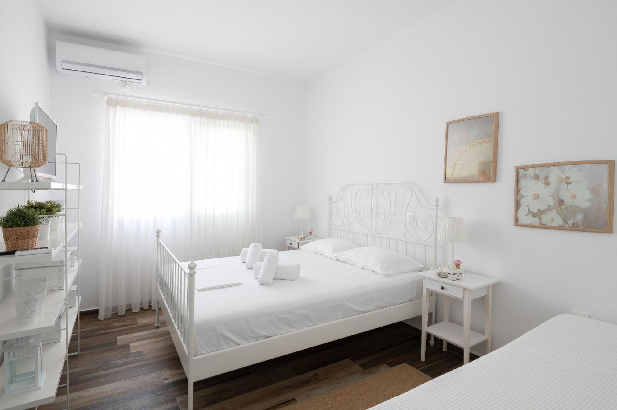 Pouletis Family Apartments - Akroyali Seaview Getaways Kalamata Quarto foto