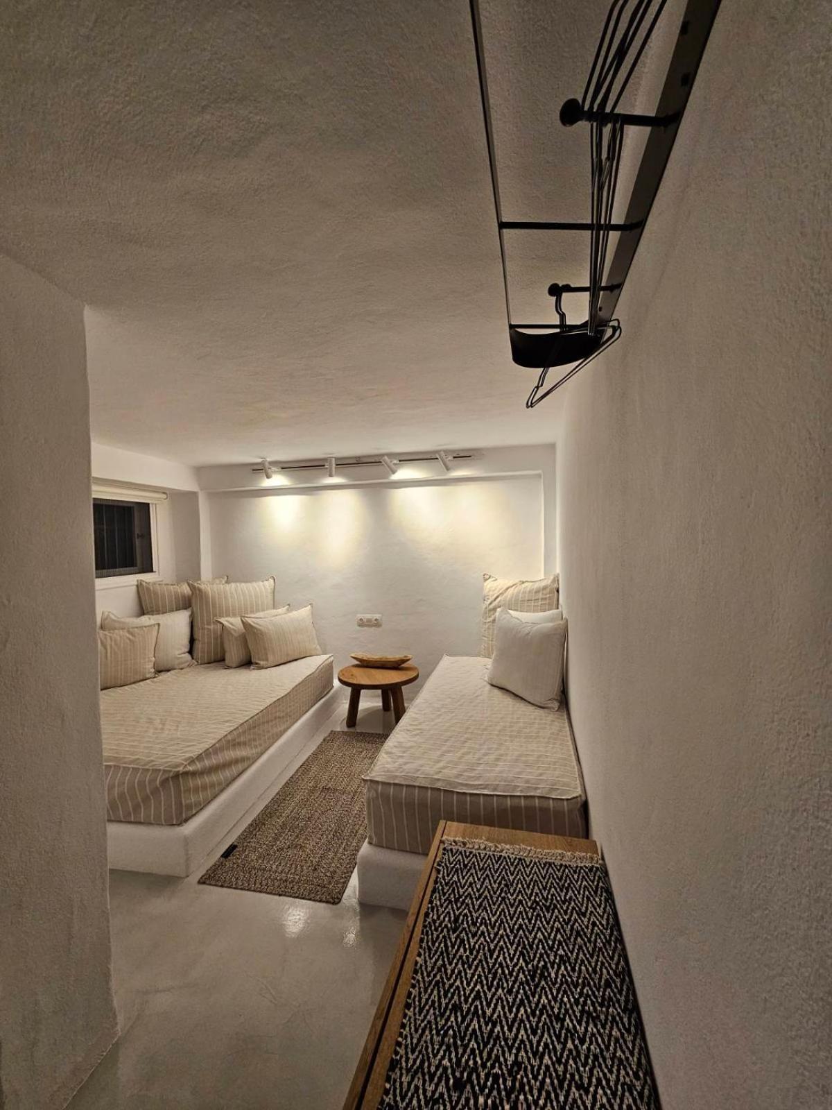 Pouletis Family Apartments - Akroyali Seaview Getaways Kalamata Exterior foto