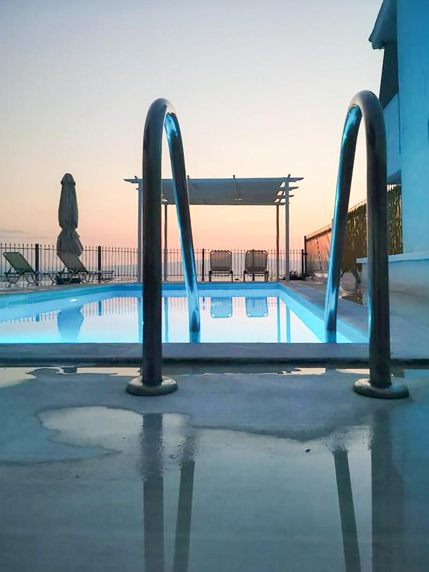 Pouletis Family Apartments - Akroyali Seaview Getaways Kalamata Exterior foto