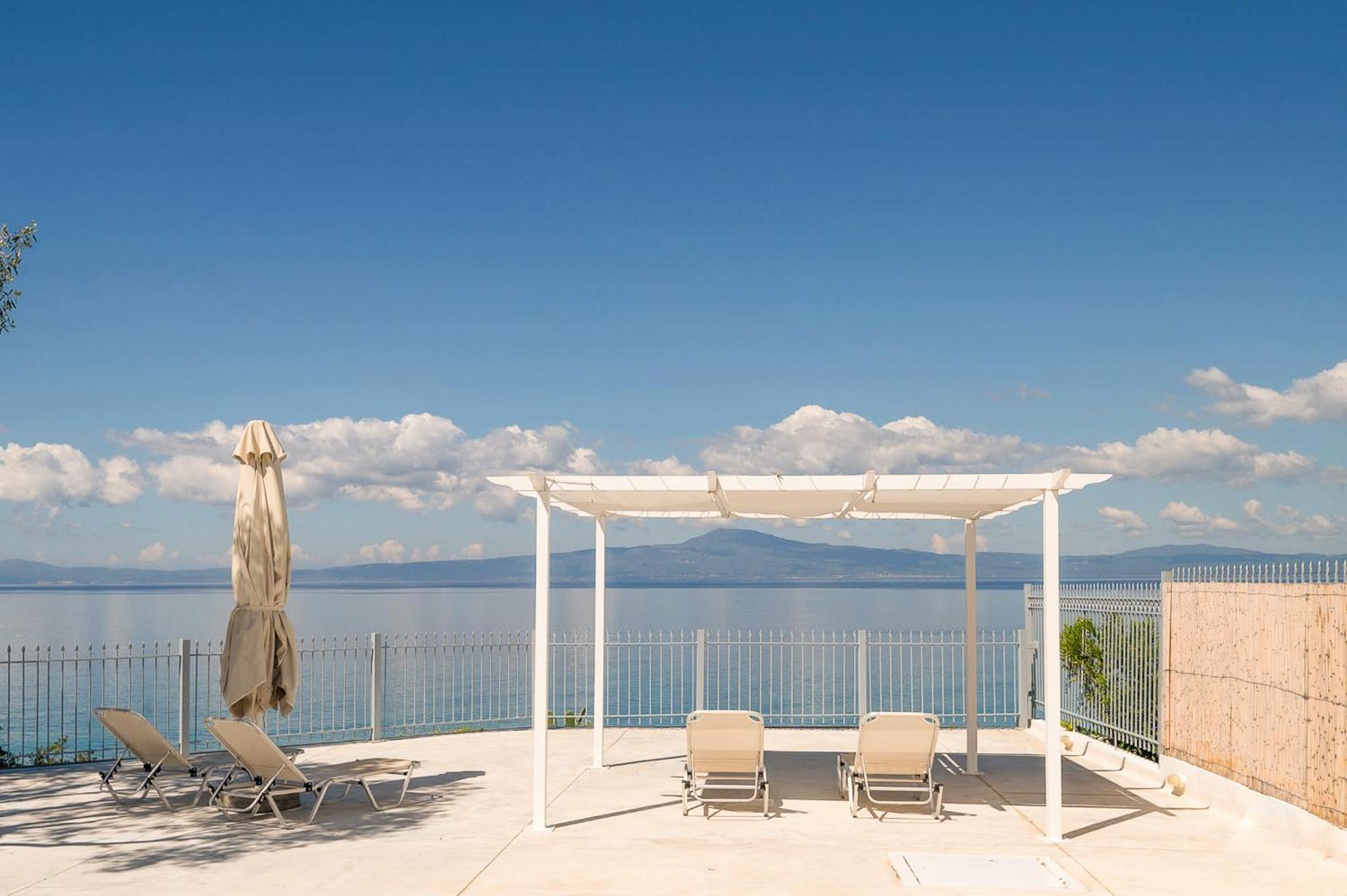 Pouletis Family Apartments - Akroyali Seaview Getaways Kalamata Exterior foto