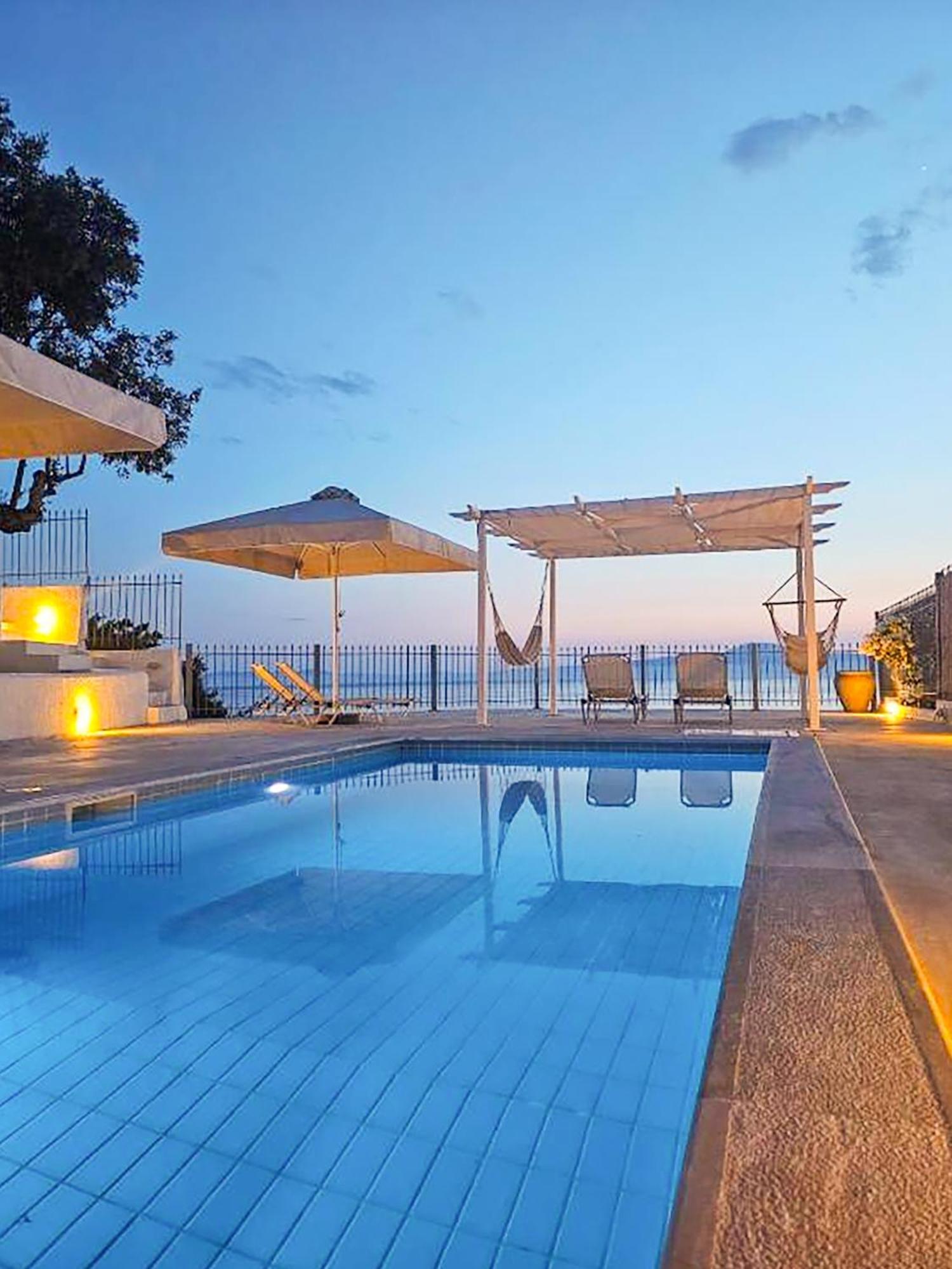 Pouletis Family Apartments - Akroyali Seaview Getaways Kalamata Exterior foto